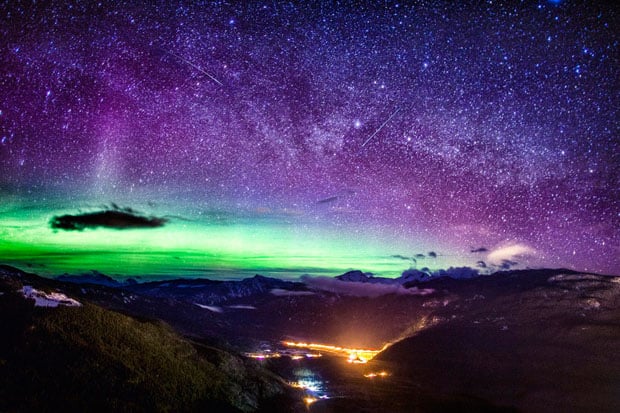 Spectacular Photographs of the Northern Lights Over the Rocky Mountains rockymountains 3