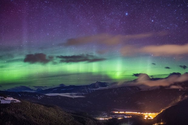 Spectacular Photographs of the Northern Lights Over the Rocky Mountains rockymountains 4
