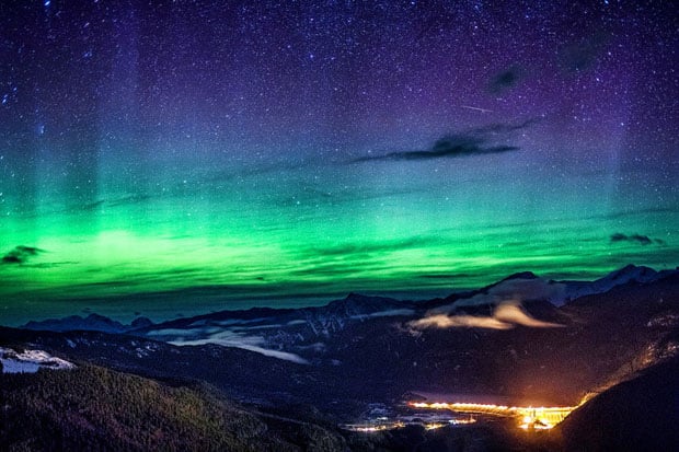 Spectacular Photographs of the Northern Lights Over the Rocky Mountains rockymountains 6