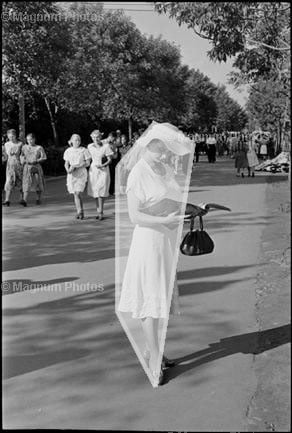 Learn Composition from the Photography of Henri Cartier Bresson Henri Cartier Bresson Figure Ground 003 copy