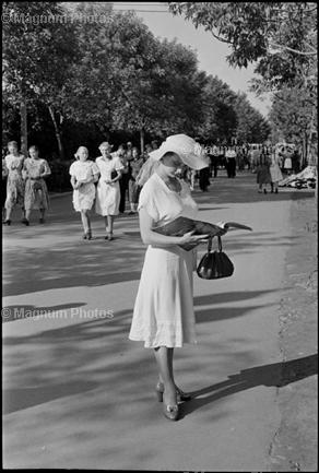 Learn Composition from the Photography of Henri Cartier Bresson Henri Cartier Bresson Figure Ground 003