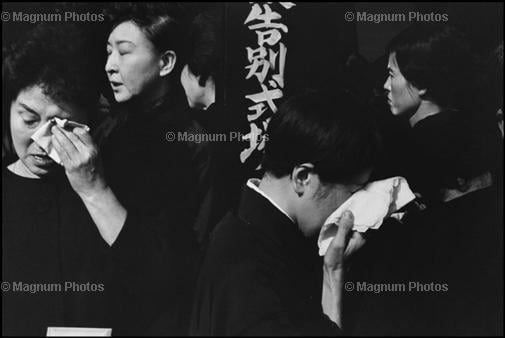 Learn Composition from the Photography of Henri Cartier Bresson Henri Cartier Bresson Japan