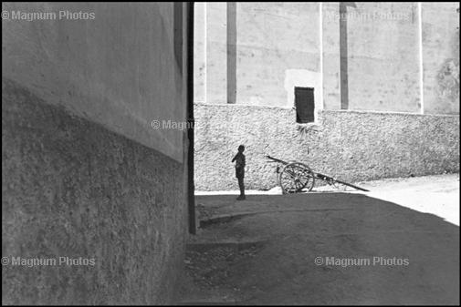 Learn Composition from the Photography of Henri Cartier Bresson Henri Cartier Bresson Shadow 001