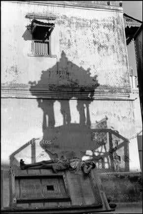 Learn Composition from the Photography of Henri Cartier Bresson Henri Cartier Bresson Shadow 002