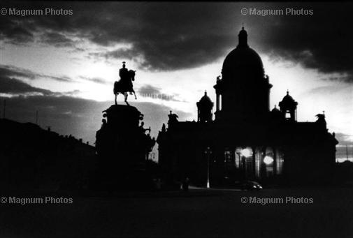 Learn Composition from the Photography of Henri Cartier Bresson Henri Cartier Bresson Shadow 004