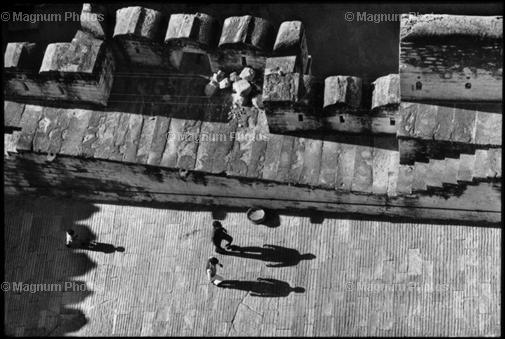 Learn Composition from the Photography of Henri Cartier Bresson Henri Cartier Bresson Shadow 005