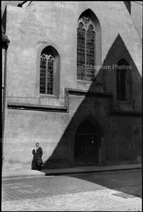 Learn Composition from the Photography of Henri Cartier Bresson Henri Cartier Bresson Shadow 007