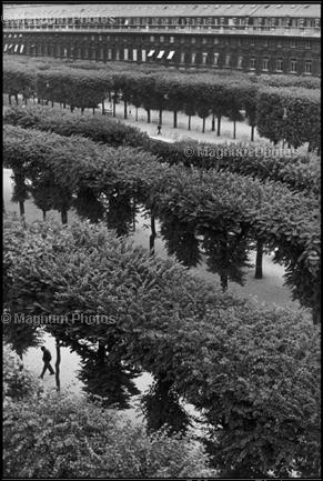 Learn Composition from the Photography of Henri Cartier Bresson Henri Cartier Bresson Waiting 001