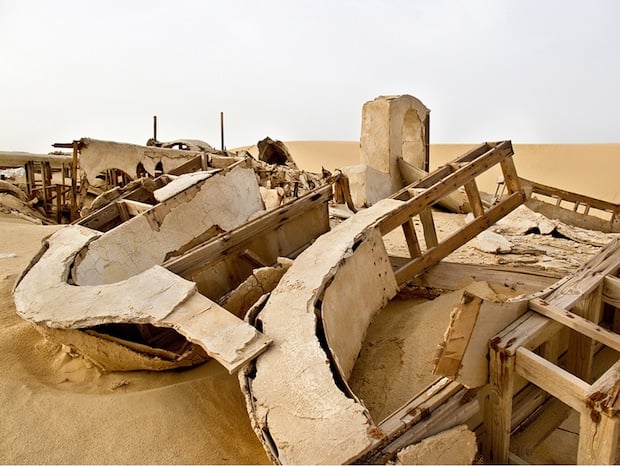 Photo Series Visits Abandoned Star Wars Film Sets in the Tunisian Desert starwars1