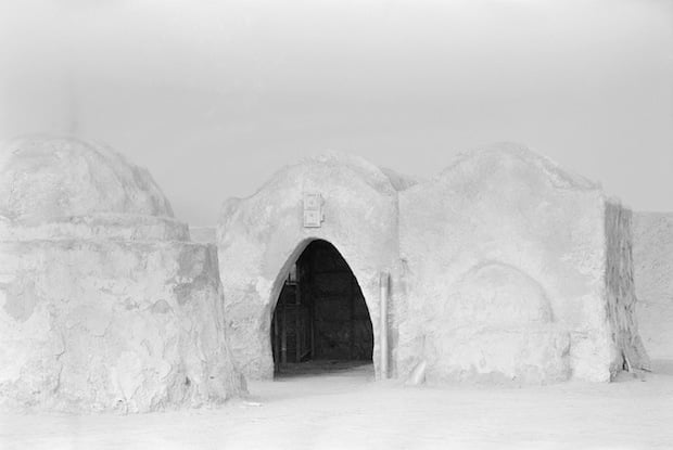 Photo Series Visits Abandoned Star Wars Film Sets in the Tunisian Desert starwars13