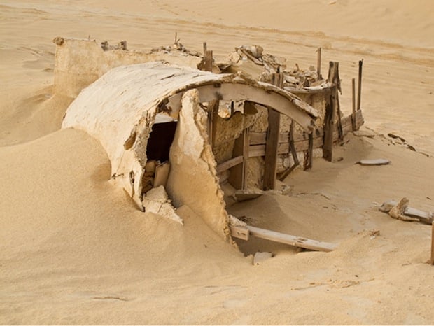 Photo Series Visits Abandoned Star Wars Film Sets in the Tunisian Desert starwars4