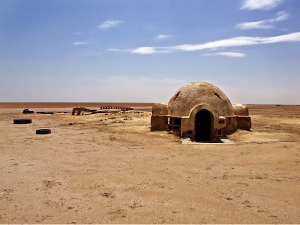 Photo Series Visits Abandoned Star Wars Film Sets in the Tunisian Desert starwars6