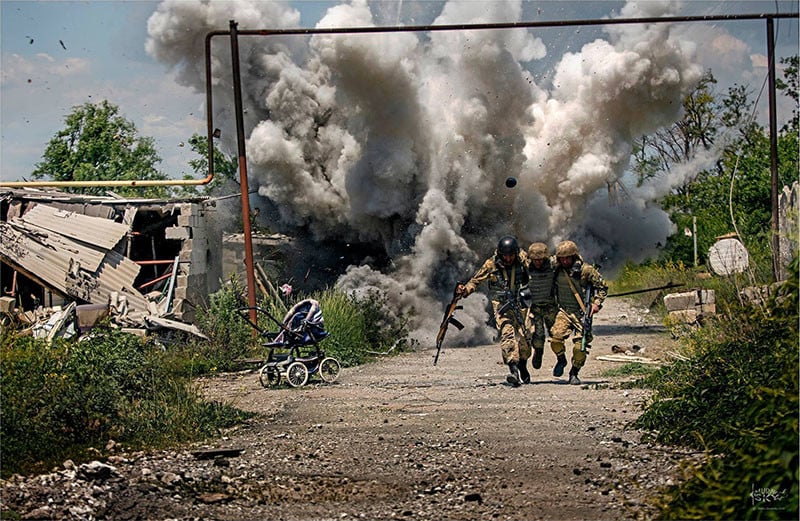 Controversial Combat Photo Leads to Ukrainian Photographers Dismissal