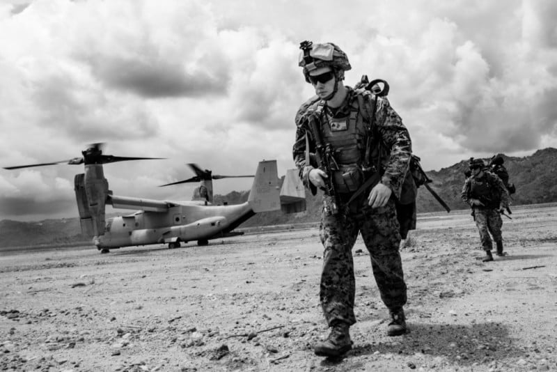  photo essay storming beach marines massive training 