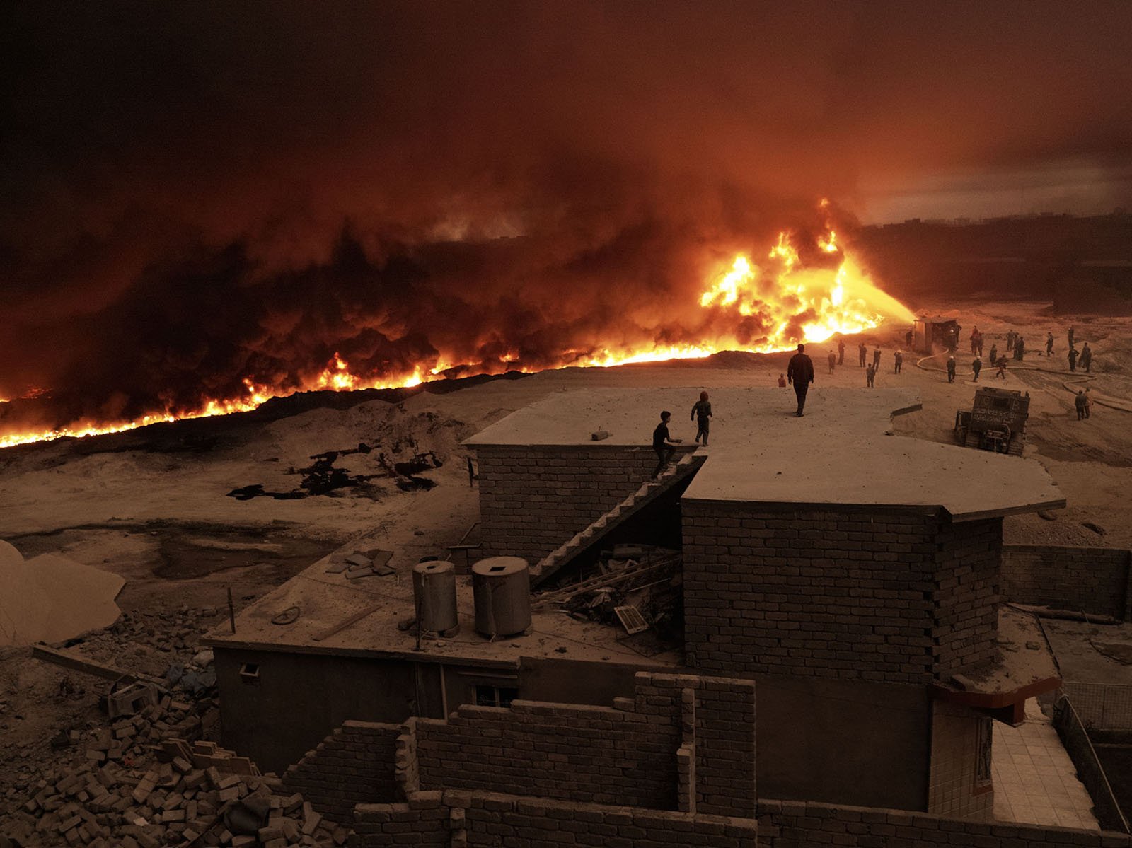 The Day the Sun Never Rose: Photos of Iraqs Burning Oil Wells by Joey L