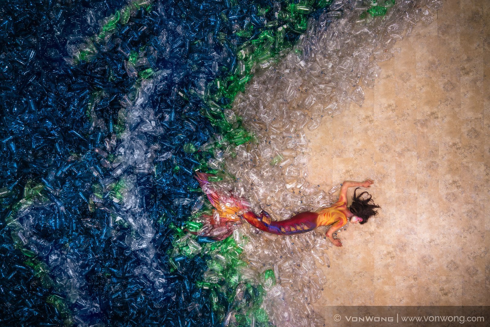  photographer puts mermaid 000 plastic bottles raise awareness 