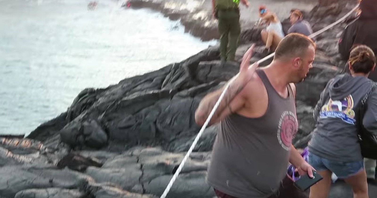  photographer tells off tourists ruining everyone photos hawaii 