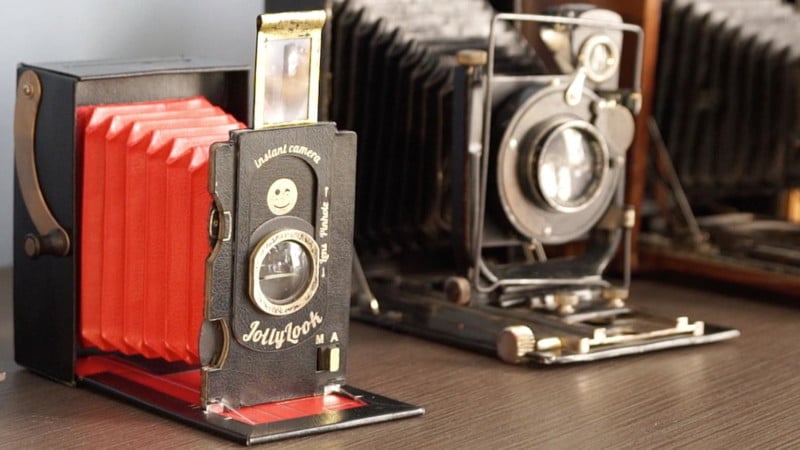 Jollylook is the First Cardboard Folding Instant Film Camera