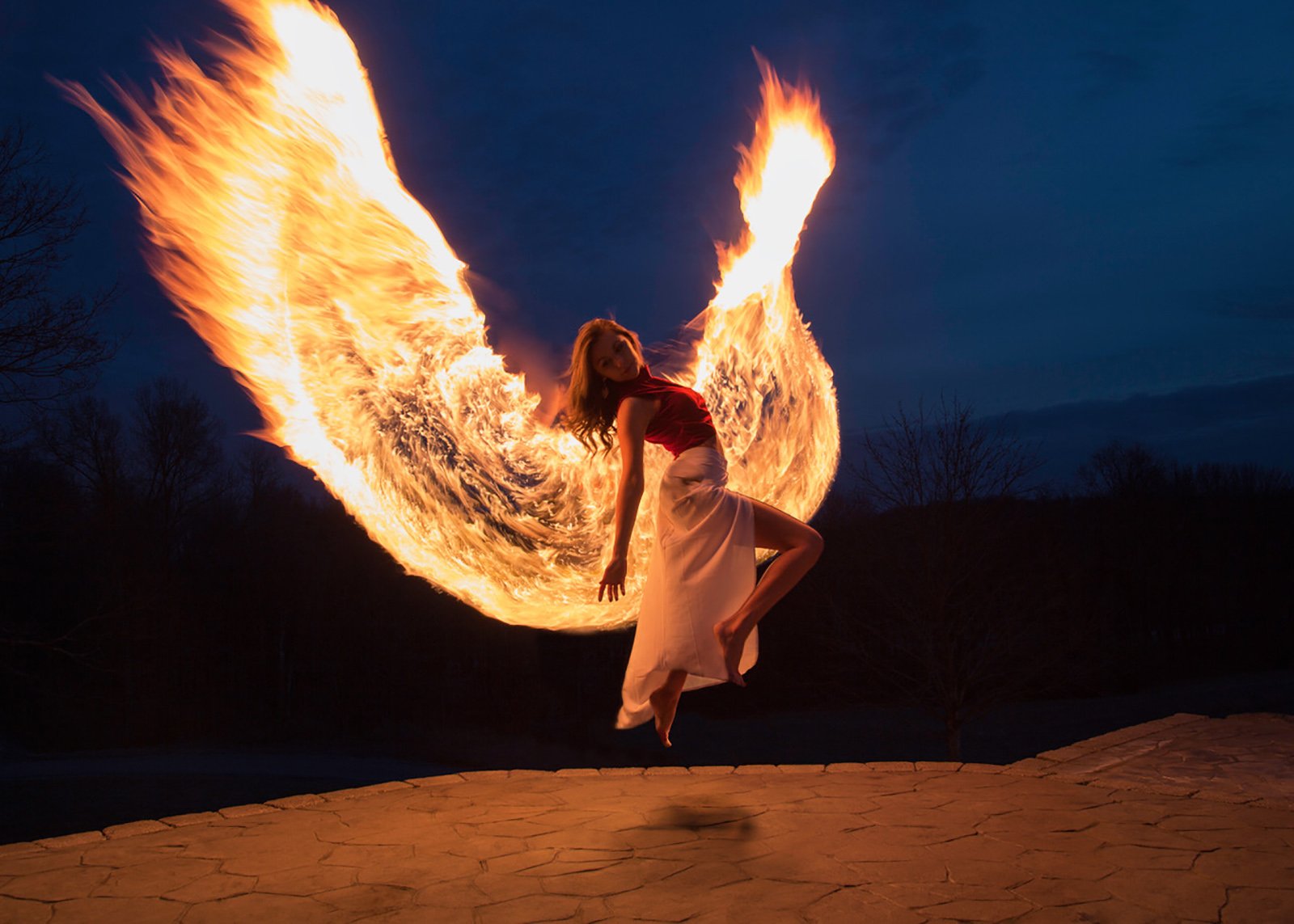 Photographer Shoots Phoenix Wings by Light Painting with Fire
