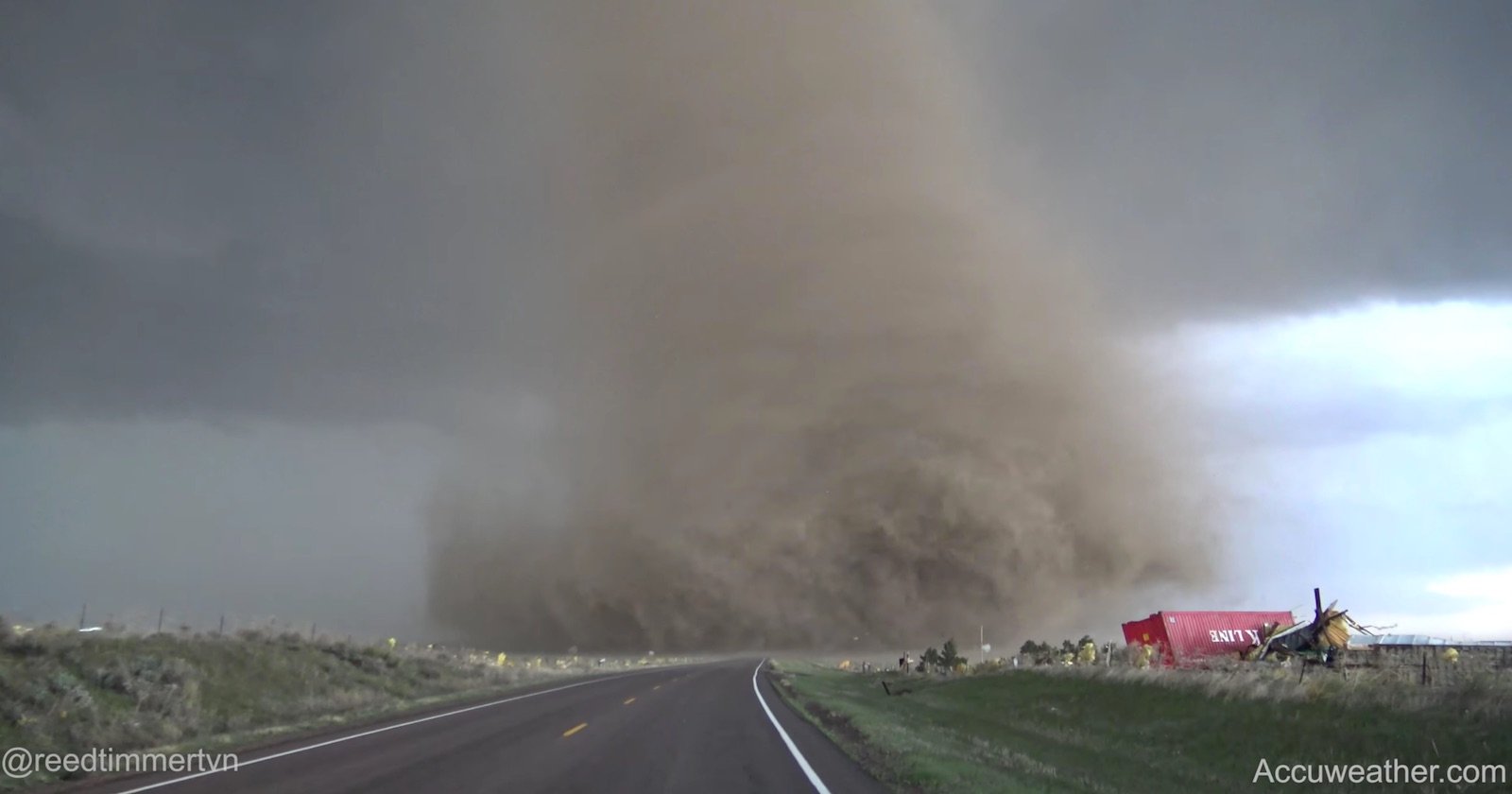 Extreme 4K Footage Puts You Right Next to a Massive Tornado in Colorado