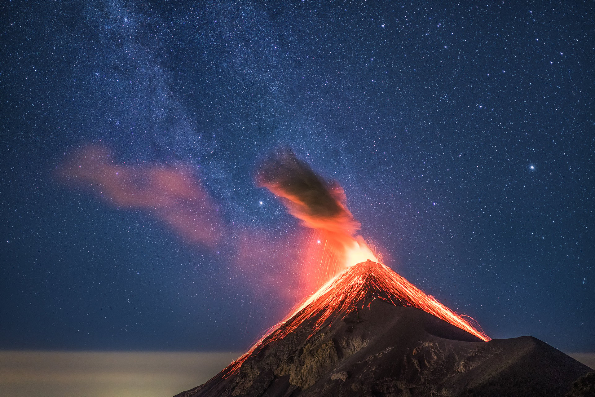  how photographed erupting volcano front milky way 