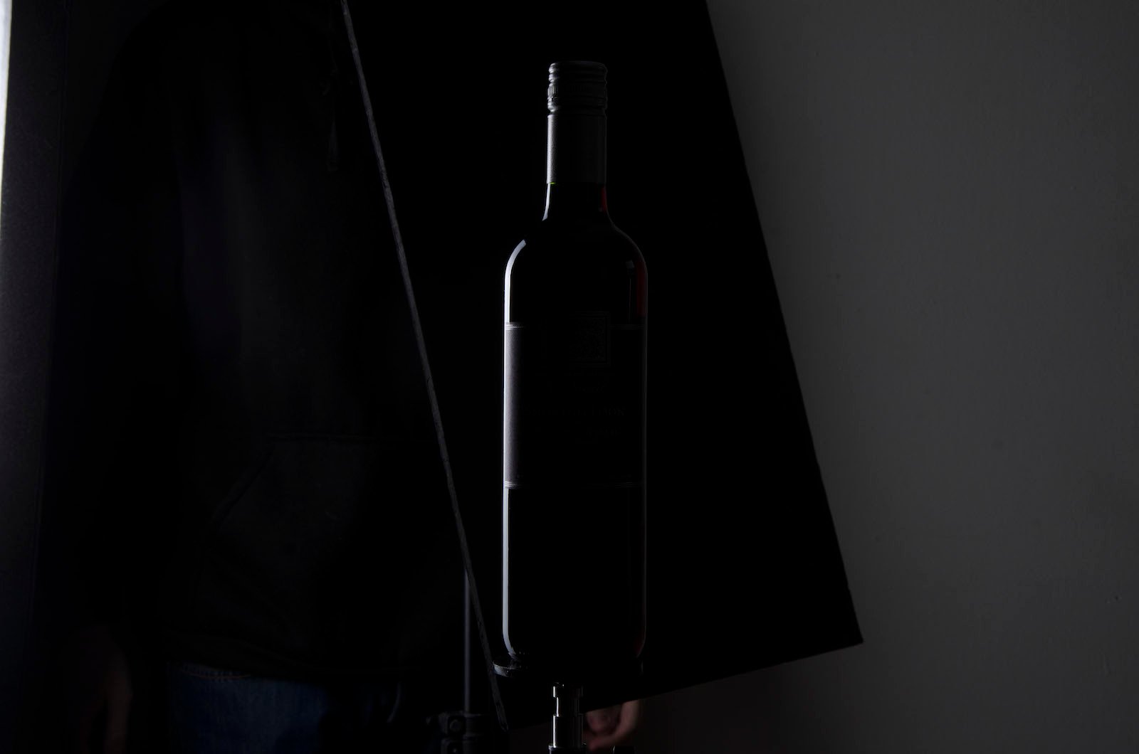 How to Capture a Bold Wine Bottle Photo with a Single Speedlight