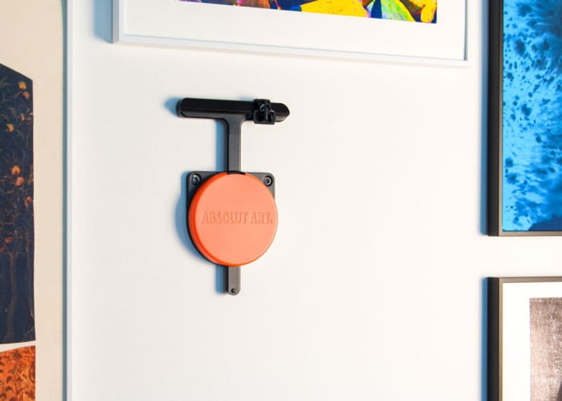 Absolut Hangsmart Helps Hang Photos Without Measuring, Holes, or Leveling