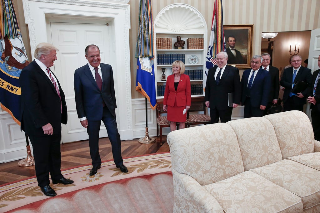 Russian Photographer In Oval Office Raises Red Flags Us Media Locked Out