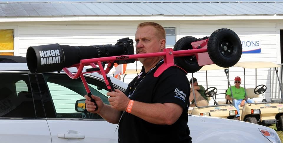 Photographer Captures Air Show with Nikon 800mm and Crazy Shoulder Rig