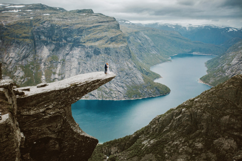 This Photographer Hiked 14 Hours for Epic Wedding Photos at Trolltunga