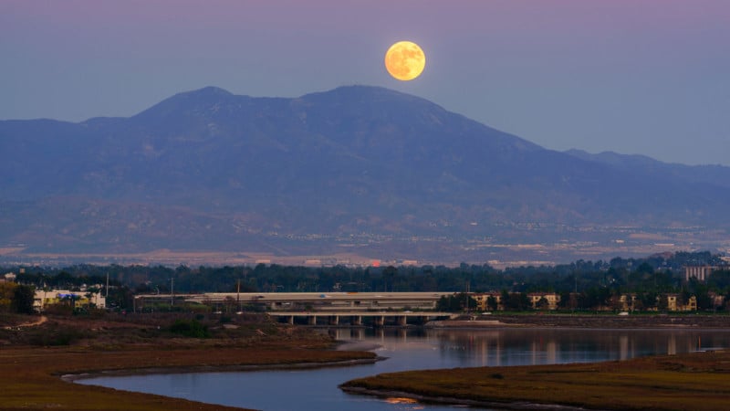 How to Photograph a Moonrise and Moonset