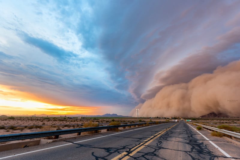  time-lapse shows massive dust storm sweeping across 