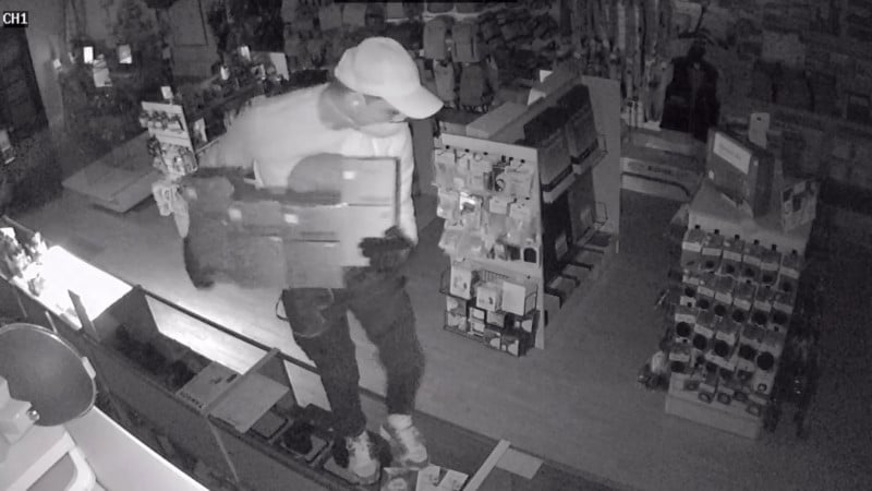  burglars are focusing camera stores across 