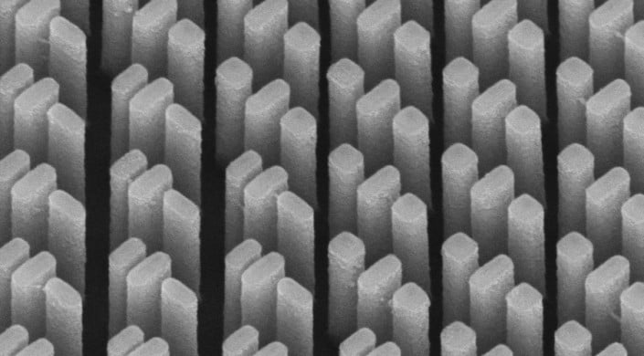 Harvard Makes Nanosurface That Fixes Chromatic Aberration in Lenses