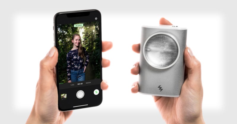 LIT Flash is an Off-Camera Xenon Flash for Smartphone Photographers