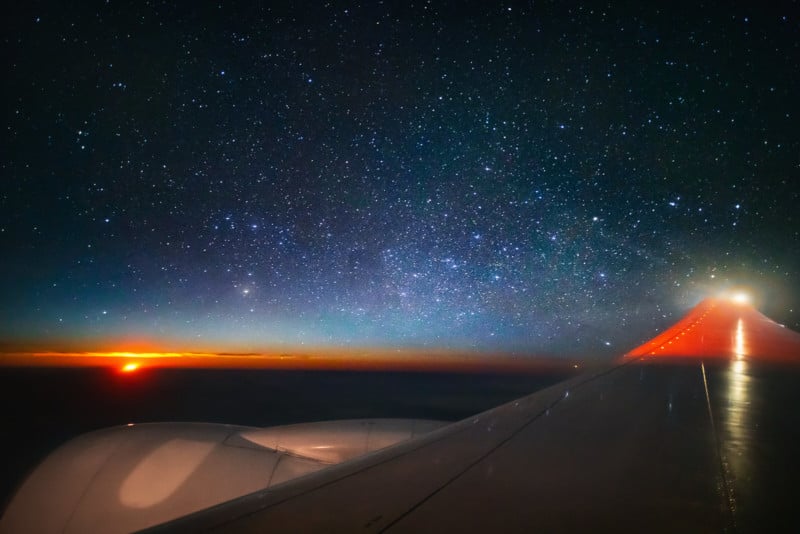  shooting milky way moonrise from airplane seat 