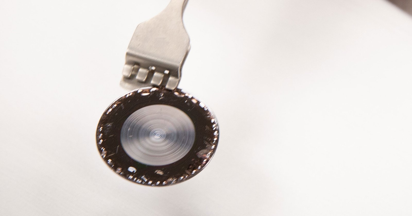  researchers developed lens 1000x thinner than regular 