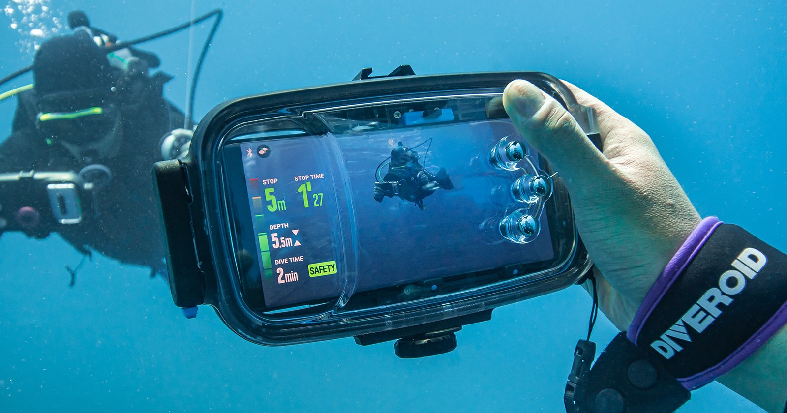 Diveroid is an All-in-One Solution for Underwater Smartphone Photographers