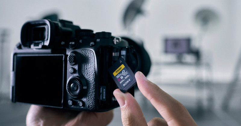 Sony Unveils Worlds First CFExpress Type A Memory Cards and Reader