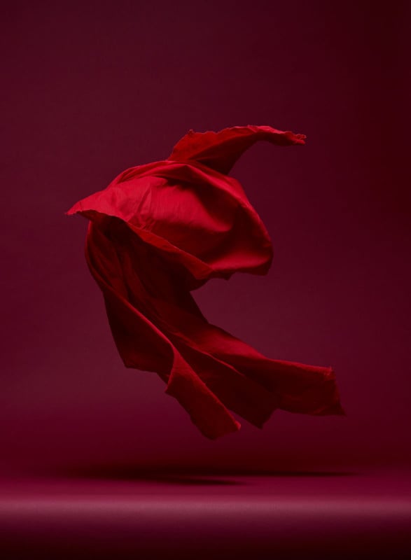 Photographer Shoots Dance Photos of Fabrics in Motion