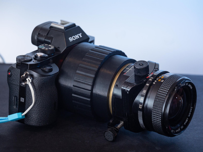 A Variable 3D-Printed Extension Tube for Wide-Angle Macro Photos
