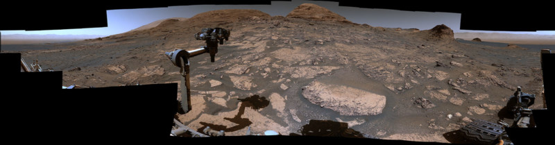 NASA Curiosity Rover Snaps New 360-Panorama of Mars Mountains