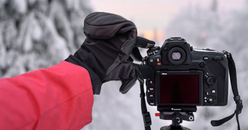 These Gloves Keep Photographers Hands Warm Yet Nimble