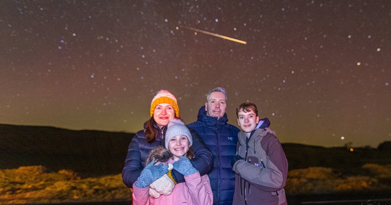 Lucky Photographer Catches Shooting Star in Family Photo