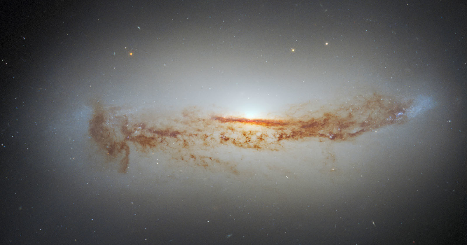  hubble photographs galaxy supermassive black hole core 