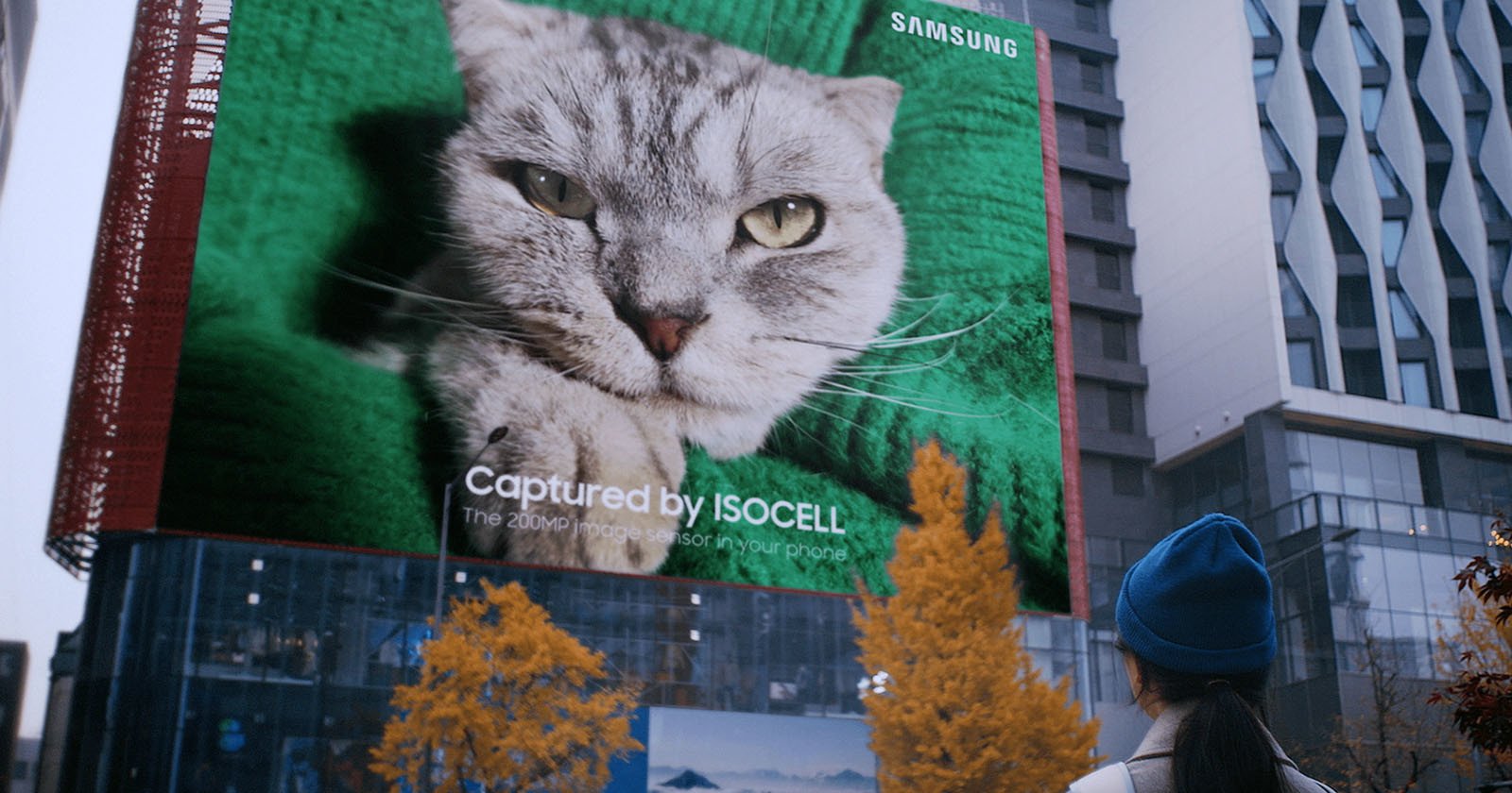  samsung shoots building-size photo its 200mp smartphone 