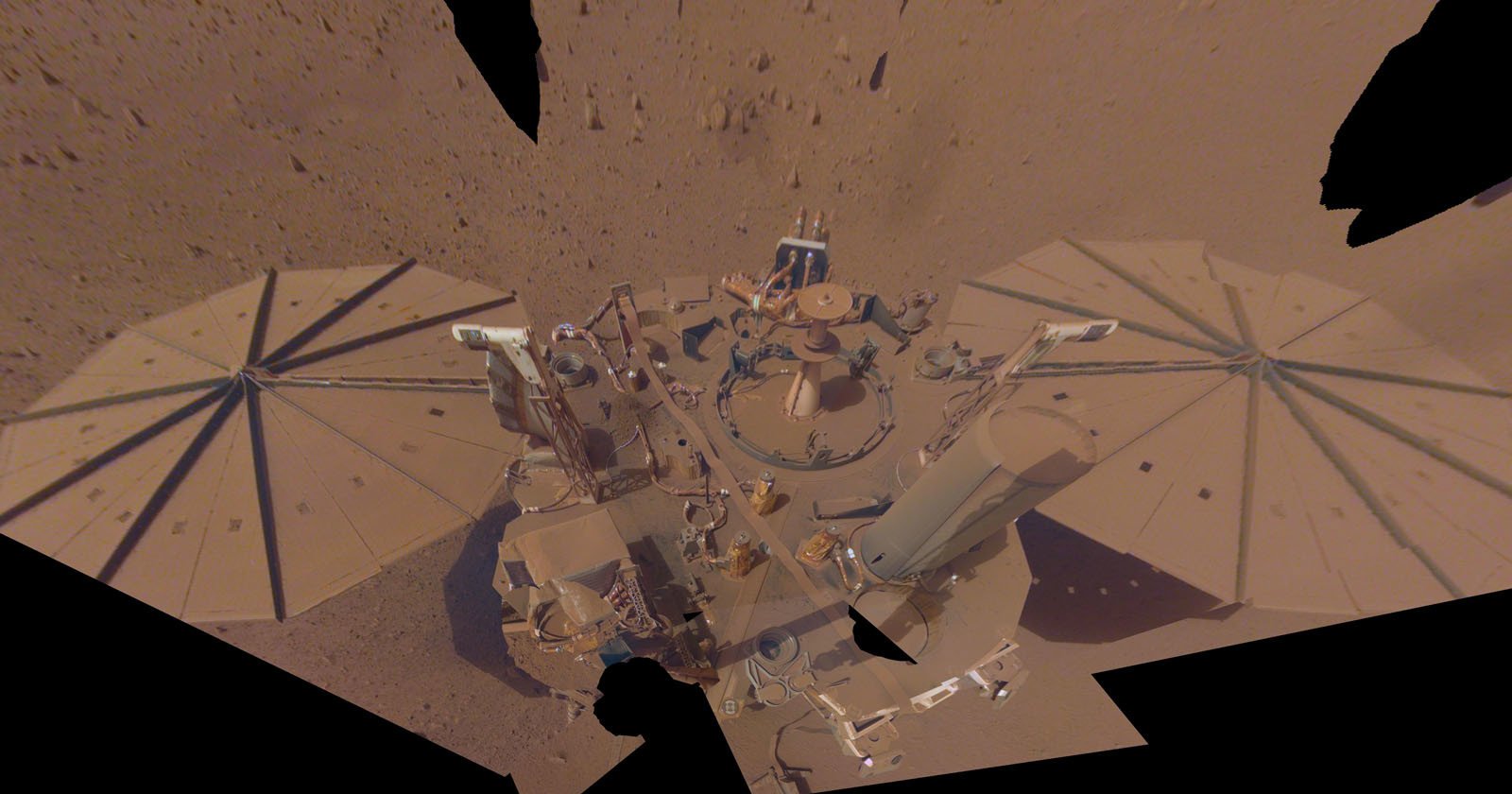 Mars InSight Landers Final Selfie Shows Huge Amounts of Dust Buildup