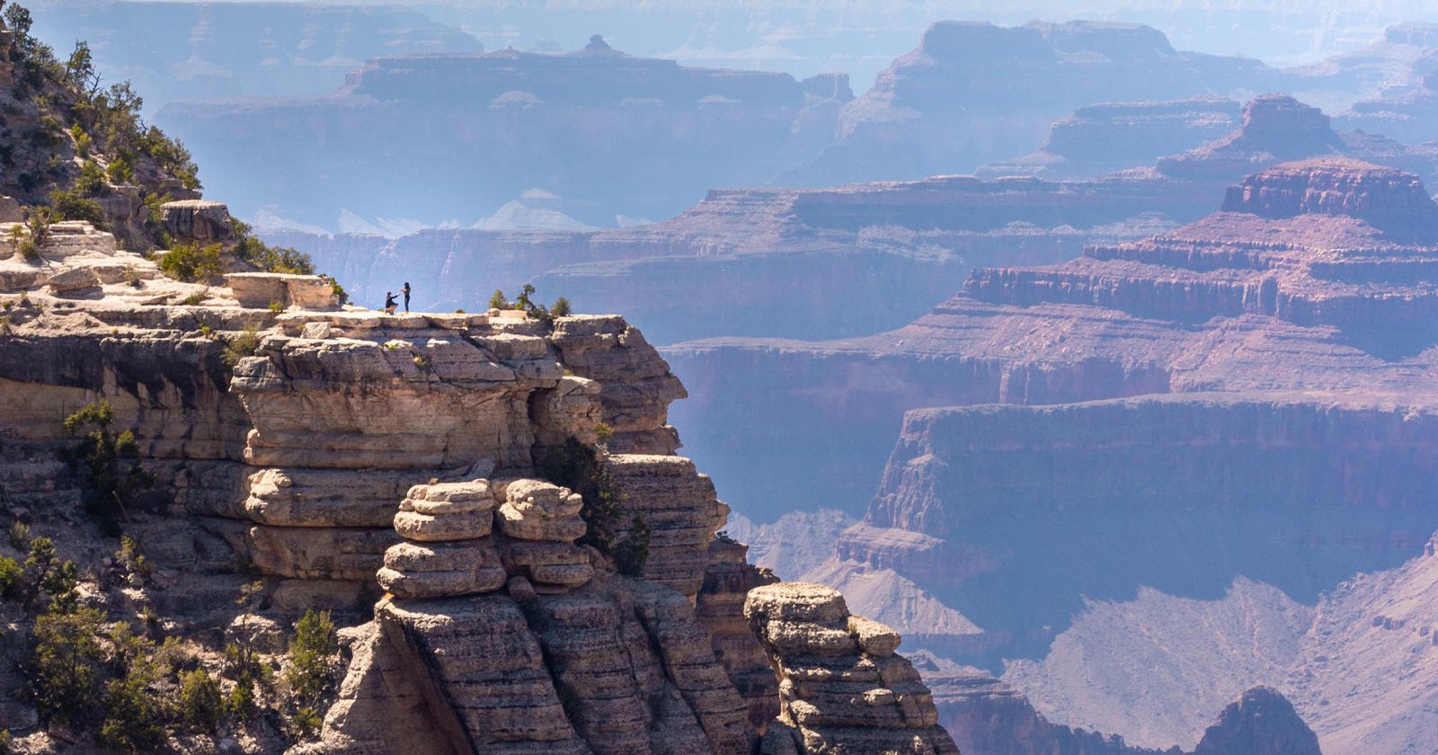 Man Snaps Epic Proposal Photo of Unknown Couple at Grand Canyon