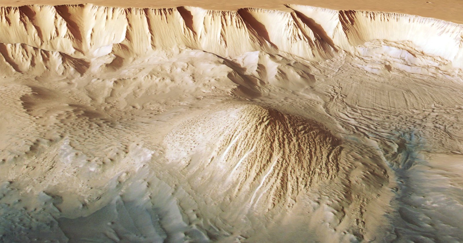 Spellbinding Photos of Mars Canyon That Would Stretch from NY to LA