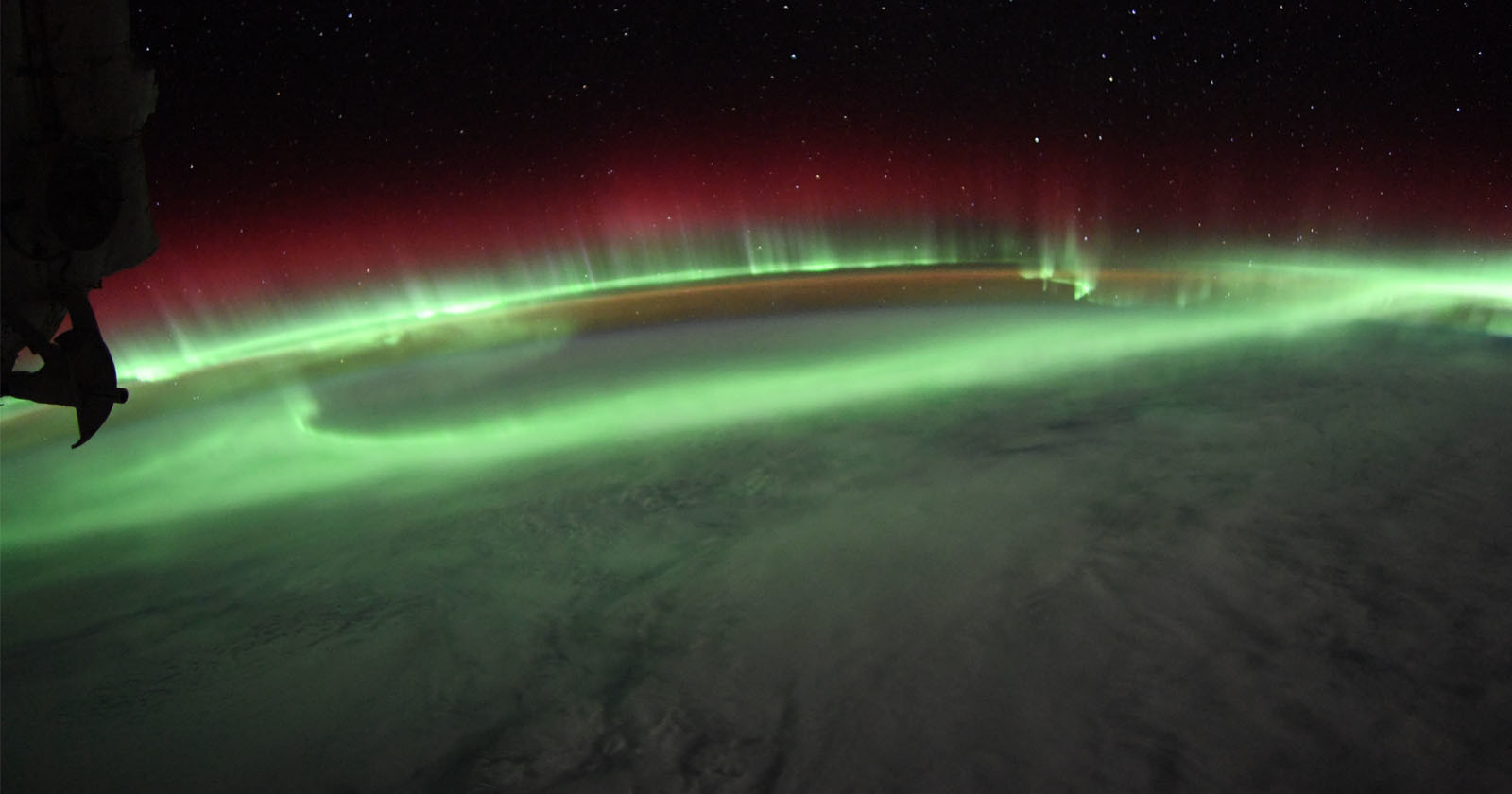  astronaut captures magnificent aurora storm from aboard 
